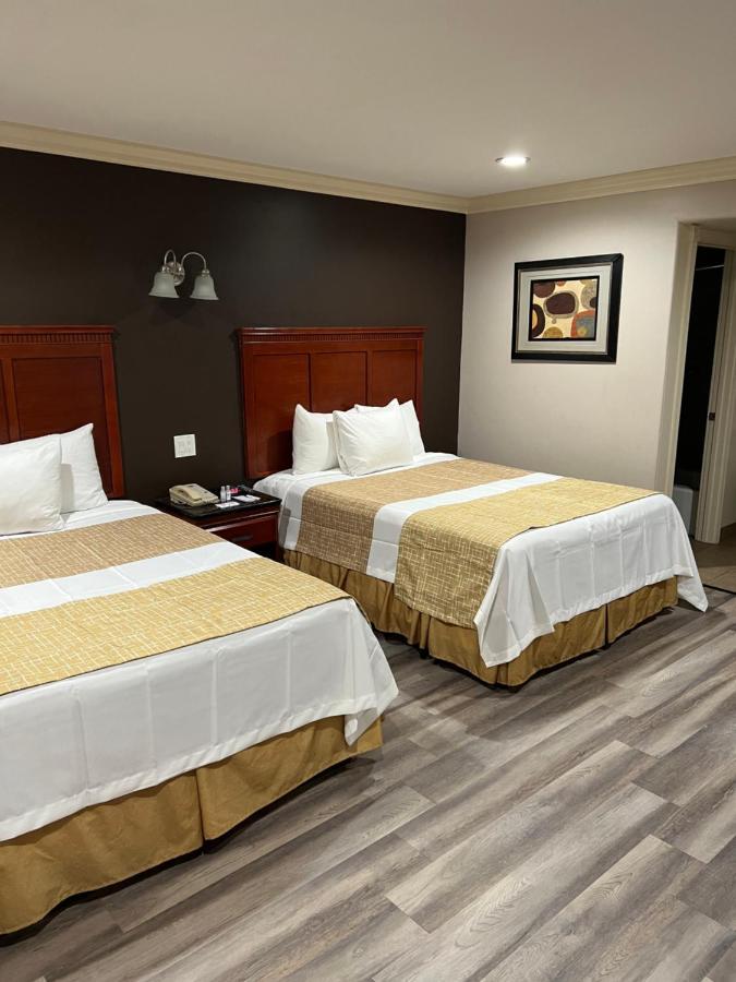 Travelodge By Wyndham Brea Zewnętrze zdjęcie