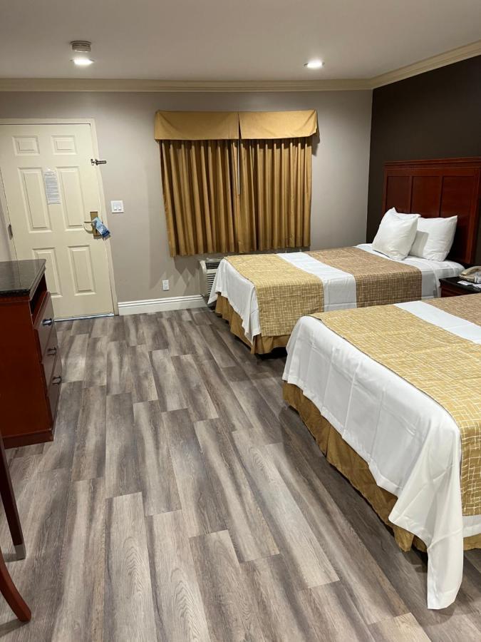 Travelodge By Wyndham Brea Zewnętrze zdjęcie
