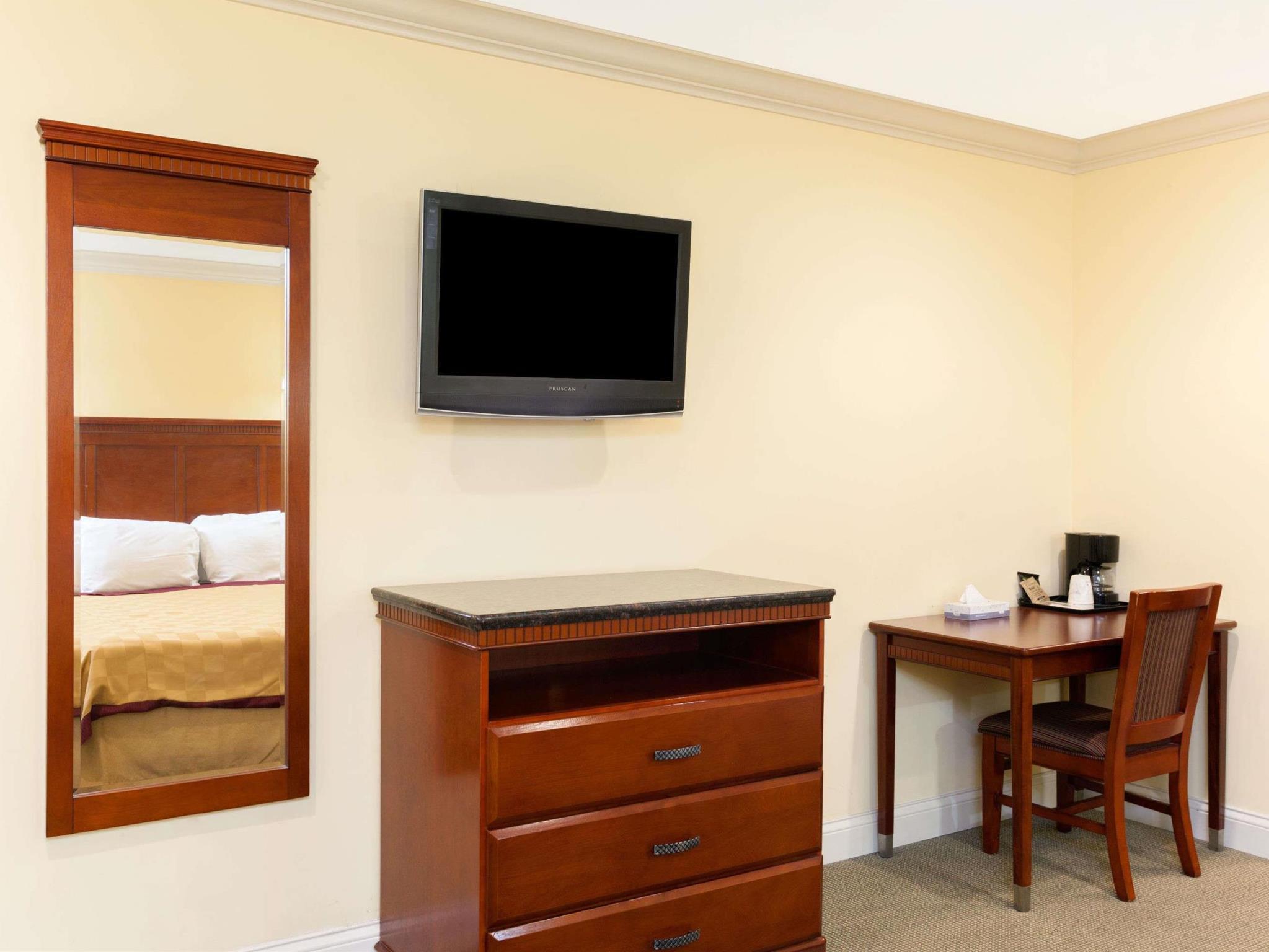 Travelodge By Wyndham Brea Zewnętrze zdjęcie